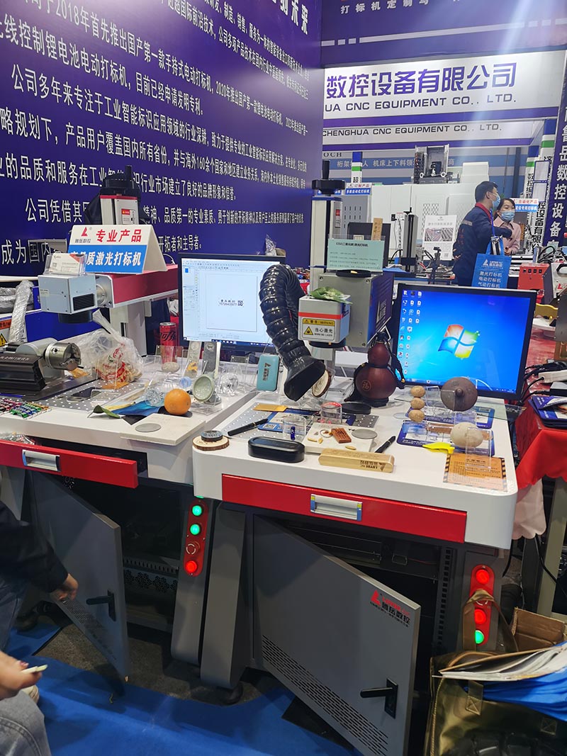 Come eseguire la marcatura a colori sul metallo mediante una macchina per marcatura laser a fibra